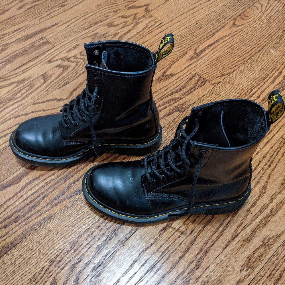 Doc Martens 1460 Smooth Womens black size US 7